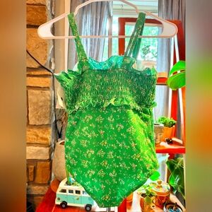 🖤5/$25🐝 NWT Girls Medium Belk One Piece Green Floral Ruffled Swimsuit 💚